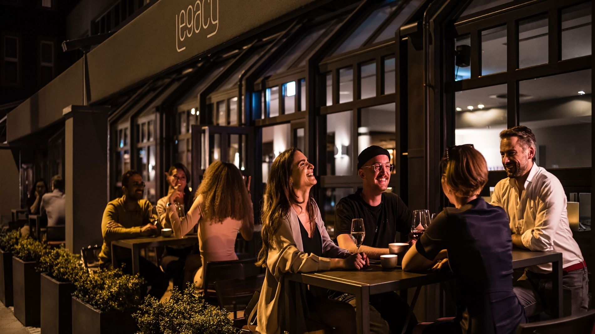 Sommer Terrasse Frankfurt Bahnhofsviertel: The Legacy Bar & Grill